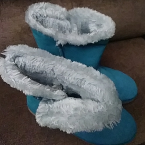 Turquoise boots with fur & button - Picture 2 of 5